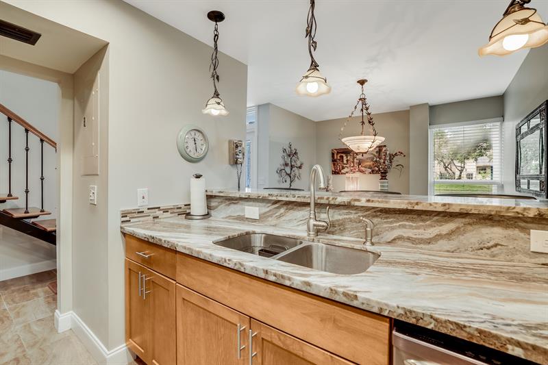 Image 9 of 34 For 658 Kensington Pl  11b