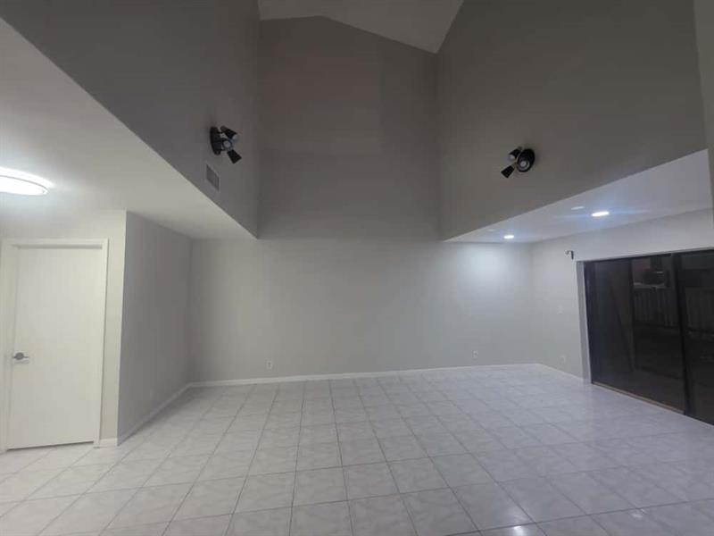 Image 8 of 25 For 11532 43rd St