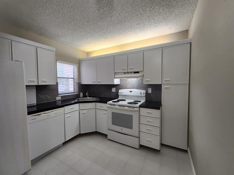 Image 6 of 50 For 2738 Carambola Cir  1913