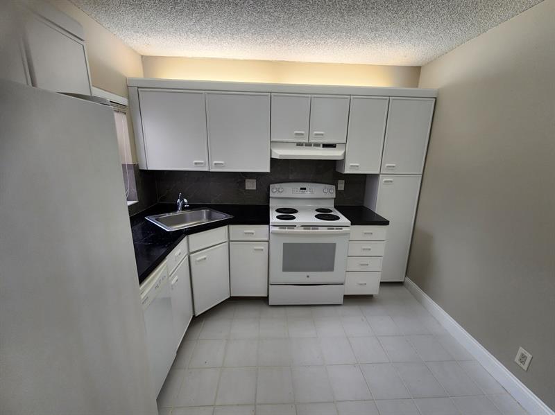 Image 8 of 50 For 2738 Carambola Cir  1913