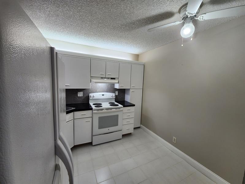 Image 9 of 50 For 2738 Carambola Cir  1913