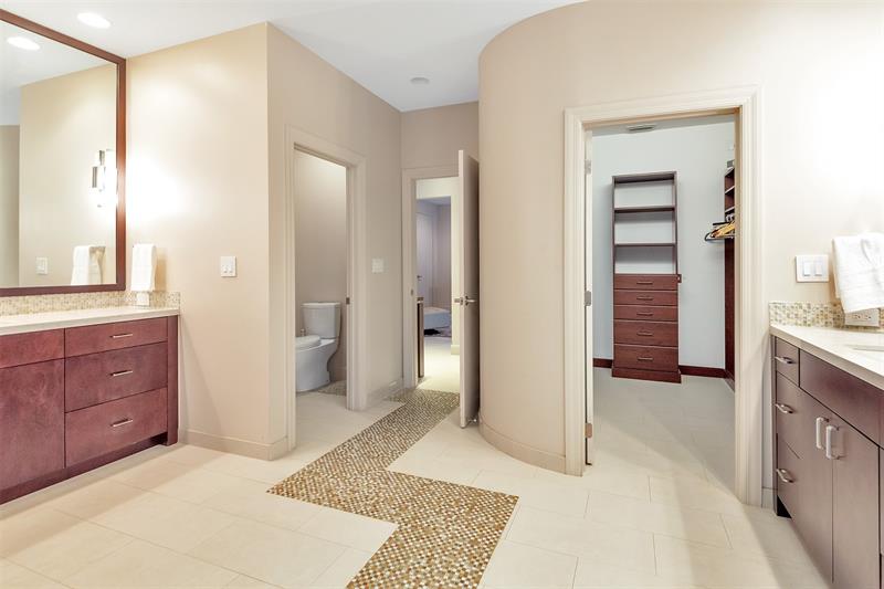 Image 36 of 55 For 3050 43rd St
