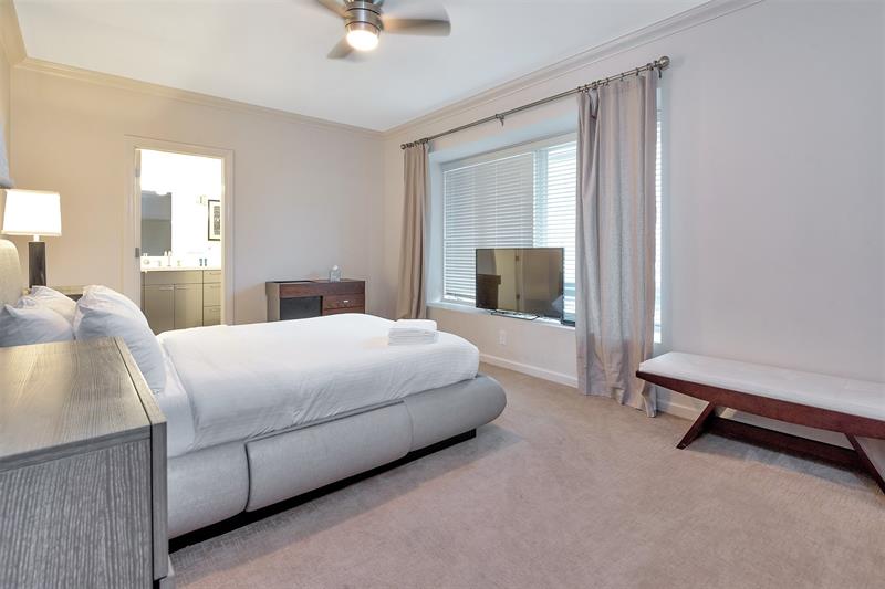 Image 41 of 55 For 3050 43rd St