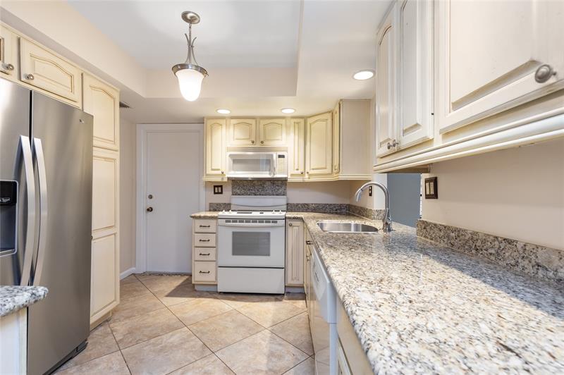 Image 9 of 34 For 1759 39th Ct  1305