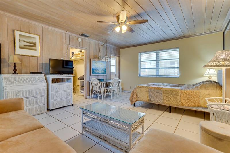 Image 4 of 10 For 30 Andrews Ave  23c