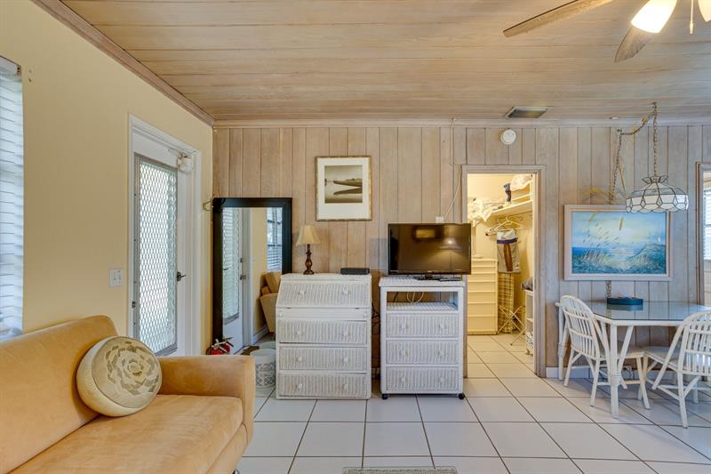 Image 5 of 10 For 30 Andrews Ave  23c