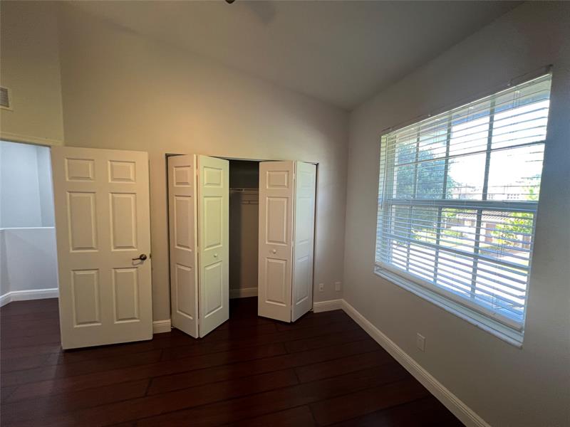 Image 13 of 30 For 3318 Lakeside Dr