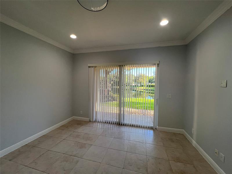 Image 4 of 30 For 3318 Lakeside Dr