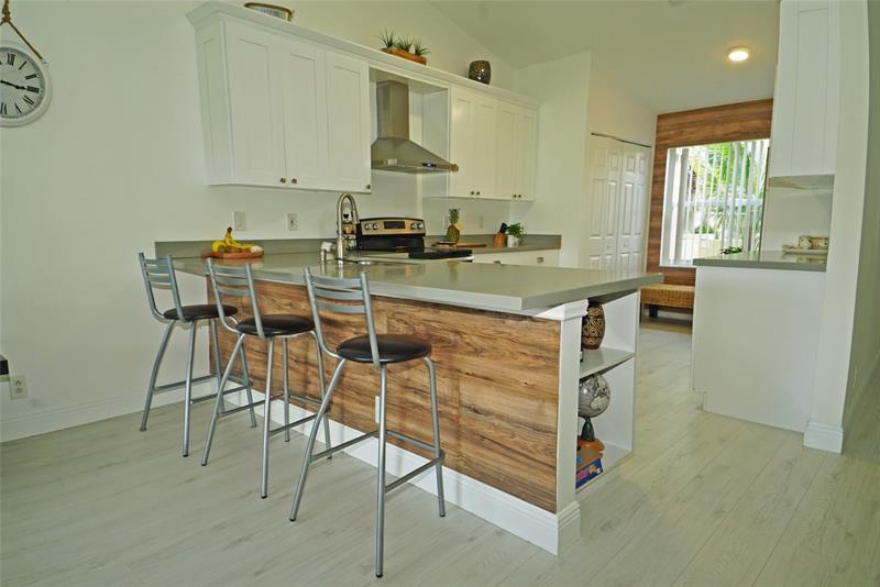 Image 5 of 42 For 1690 Zenith Way