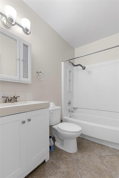 Image 10 of 18 For 2401 Riverside Dr  518b