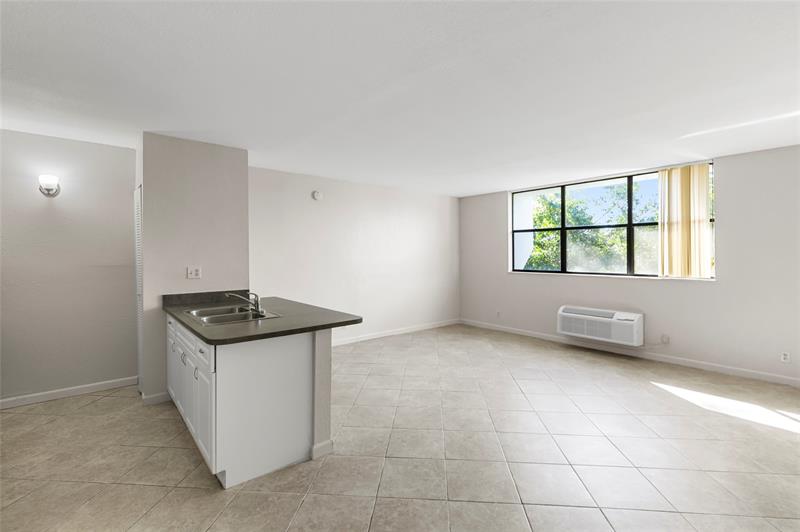 Image 2 of 18 For 2401 Riverside Dr  518b