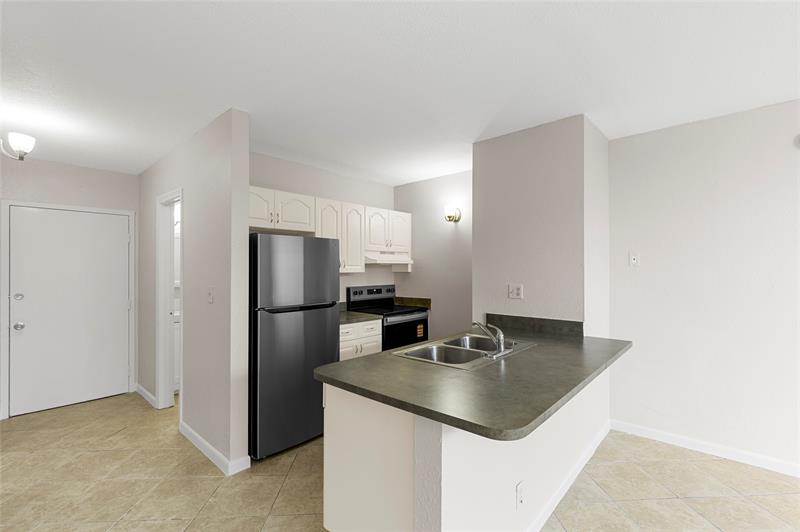 Image 6 of 18 For 2401 Riverside Dr  518b