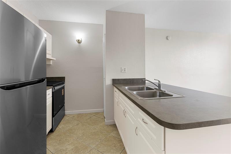 Image 7 of 18 For 2401 Riverside Dr  518b