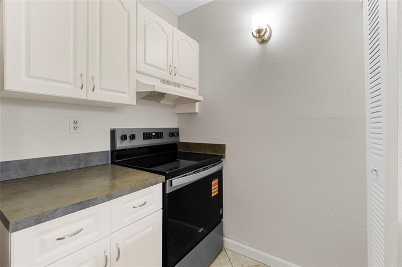 Image 8 of 18 For 2401 Riverside Dr  518b