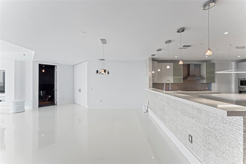 Image 11 of 86 For 5959 Collins Ave  1203