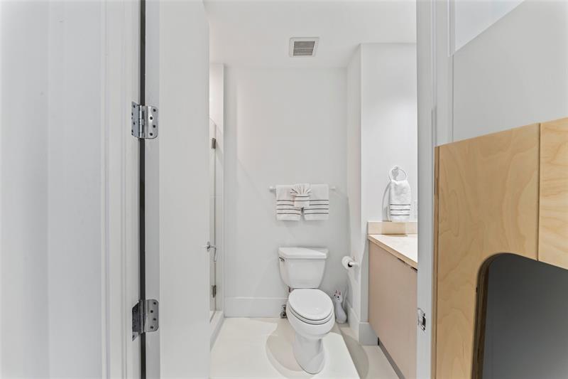 Image 23 of 86 For 5959 Collins Ave  1203