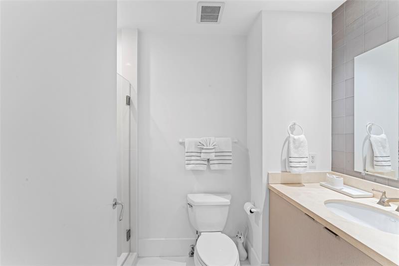 Image 24 of 86 For 5959 Collins Ave  1203