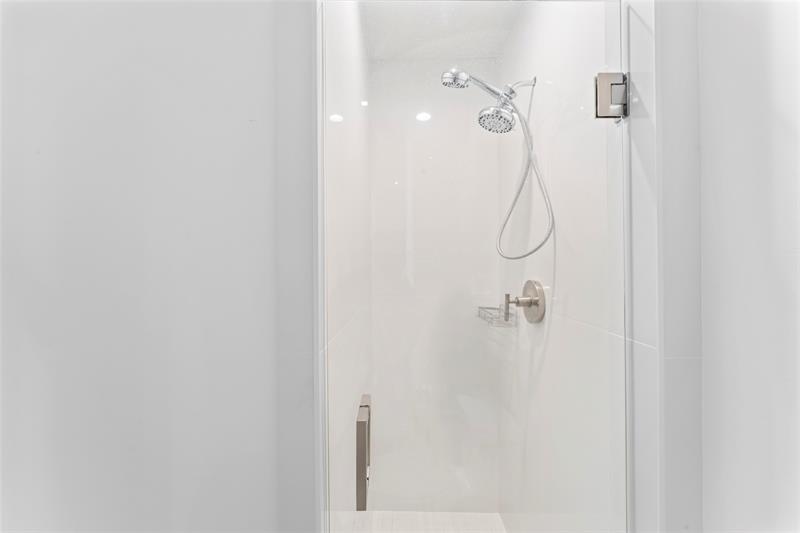 Image 25 of 86 For 5959 Collins Ave  1203