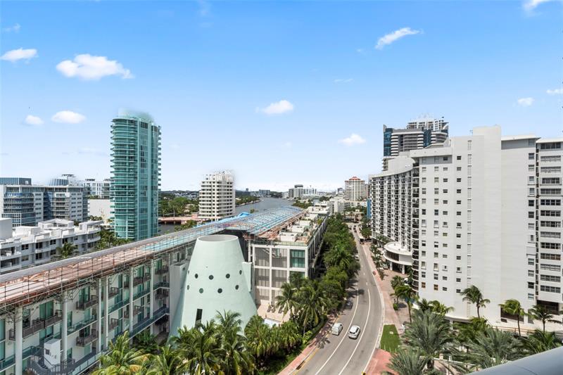 Image 32 of 86 For 5959 Collins Ave  1203