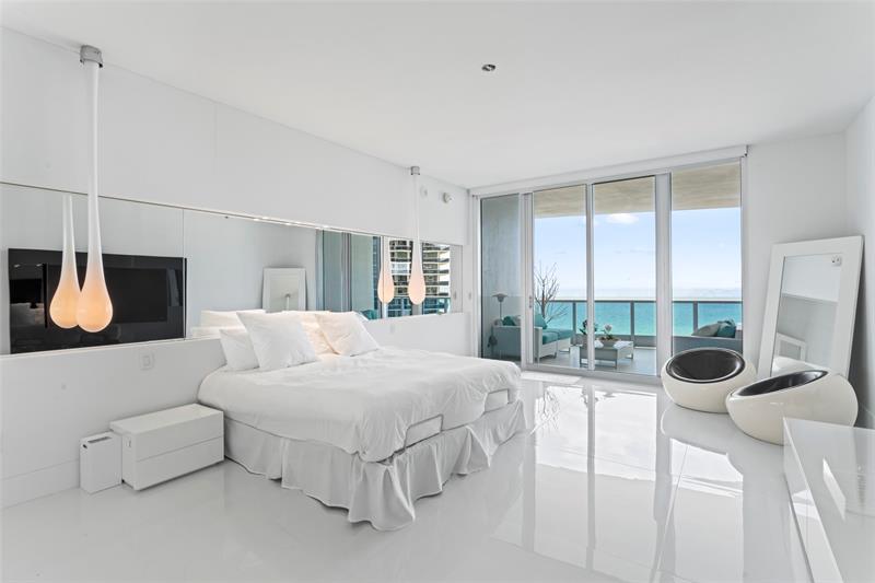 Image 38 of 86 For 5959 Collins Ave  1203