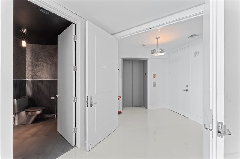 Image 4 of 86 For 5959 Collins Ave  1203