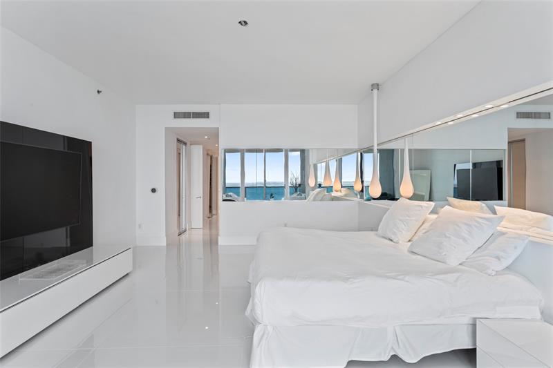 Image 42 of 86 For 5959 Collins Ave  1203