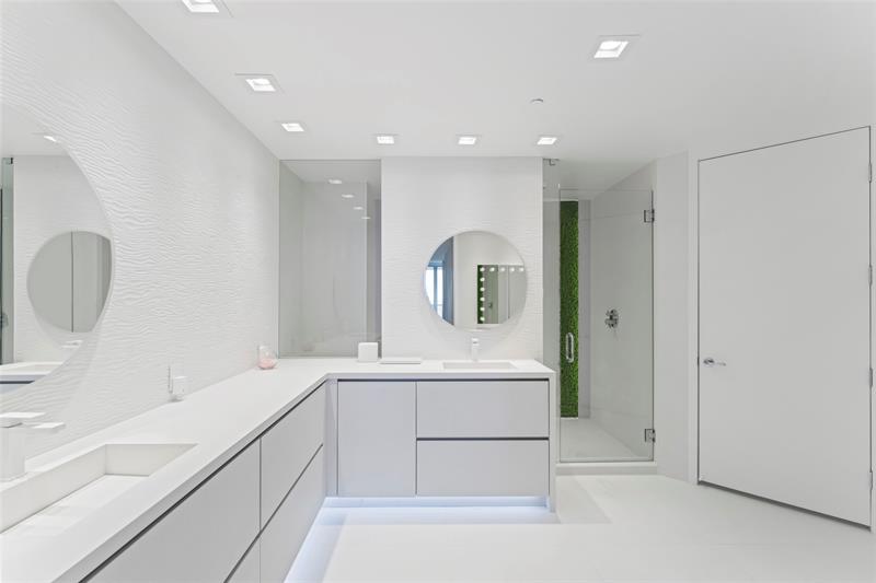 Image 45 of 86 For 5959 Collins Ave  1203
