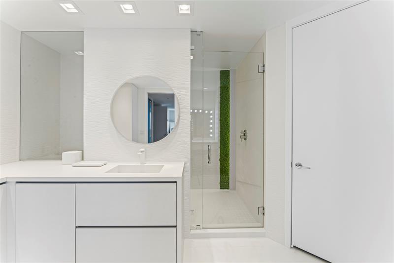 Image 46 of 86 For 5959 Collins Ave  1203