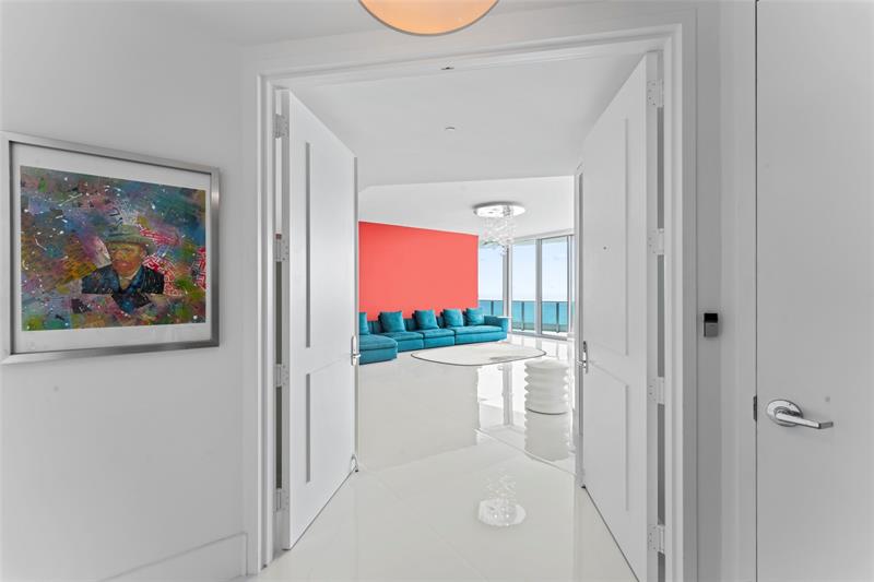 Image 5 of 86 For 5959 Collins Ave  1203