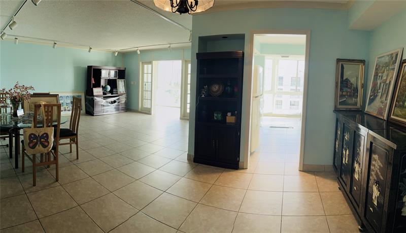 Image 4 of 10 For 3100 49th St  Ph06