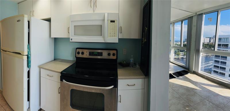 Image 5 of 10 For 3100 49th St  Ph06