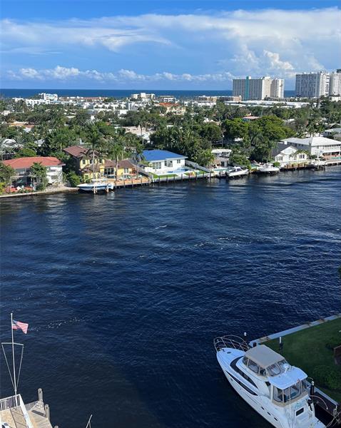 Image 6 of 10 For 3100 49th St  Ph06