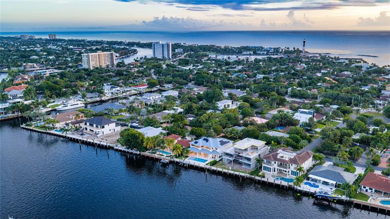 Image 3 of 49 For 2103 Riverside Dr