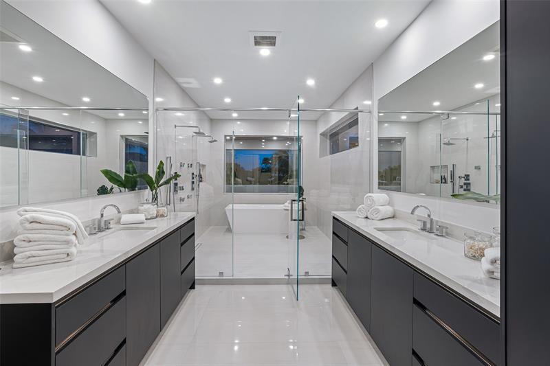 Image 6 of 49 For 2103 Riverside Dr