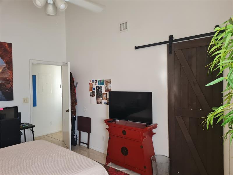 Image 10 of 38 For 3421 44th St  203