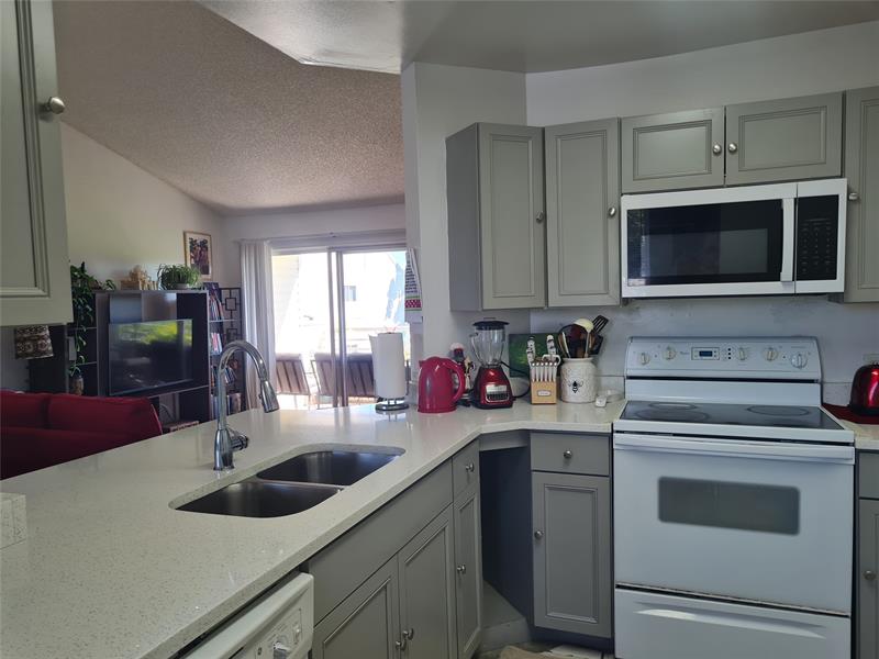 Image 13 of 38 For 3421 44th St  203