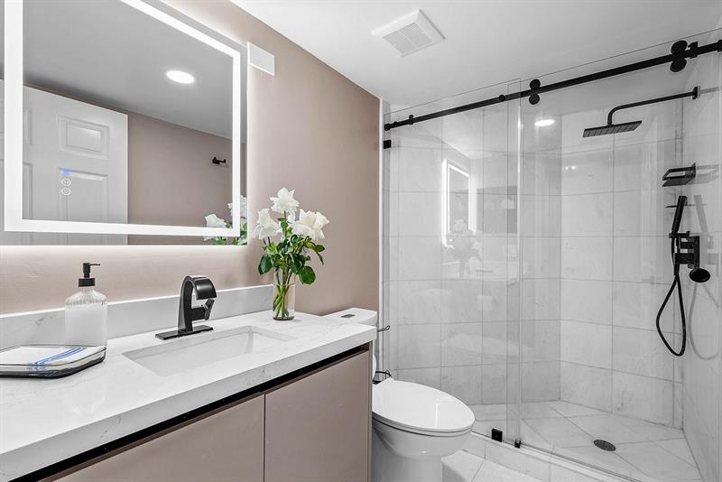 Image 13 of 27 For 3500 Mystic Pointe Dr  1808