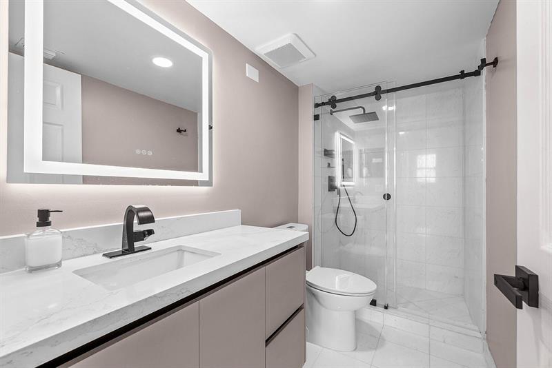 Image 15 of 27 For 3500 Mystic Pointe Dr  1808