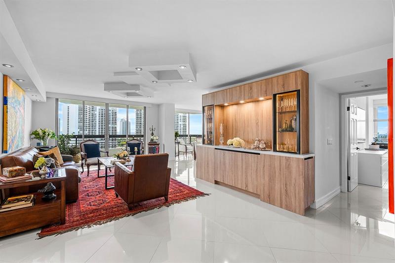 Image 17 of 27 For 3500 Mystic Pointe Dr  1808