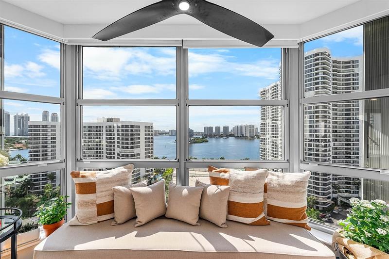 Image 2 of 27 For 3500 Mystic Pointe Dr  1808