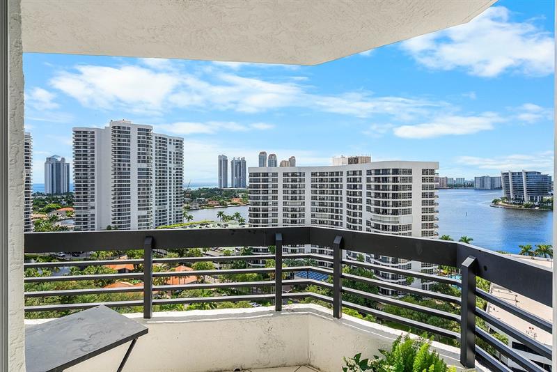 Image 22 of 27 For 3500 Mystic Pointe Dr  1808