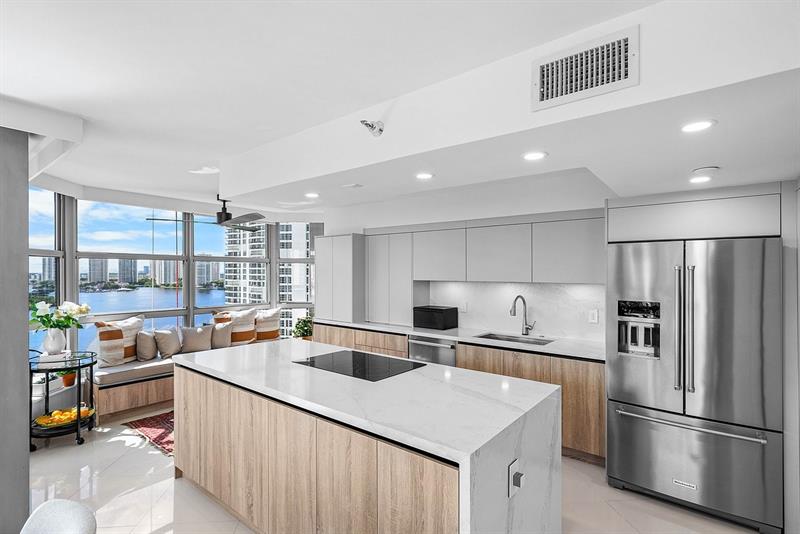 Image 5 of 27 For 3500 Mystic Pointe Dr  1808