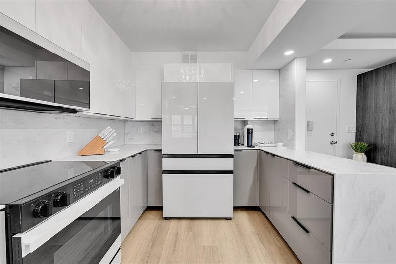 Image 14 of 47 For 405 Ocean Boulevard  306