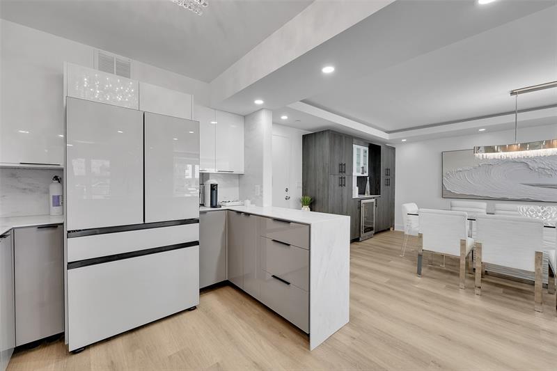 Image 15 of 47 For 405 Ocean Boulevard  306