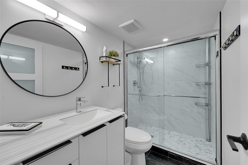 Image 21 of 47 For 405 Ocean Boulevard  306