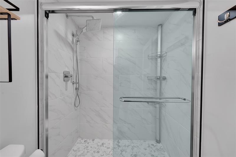 Image 22 of 47 For 405 Ocean Boulevard  306