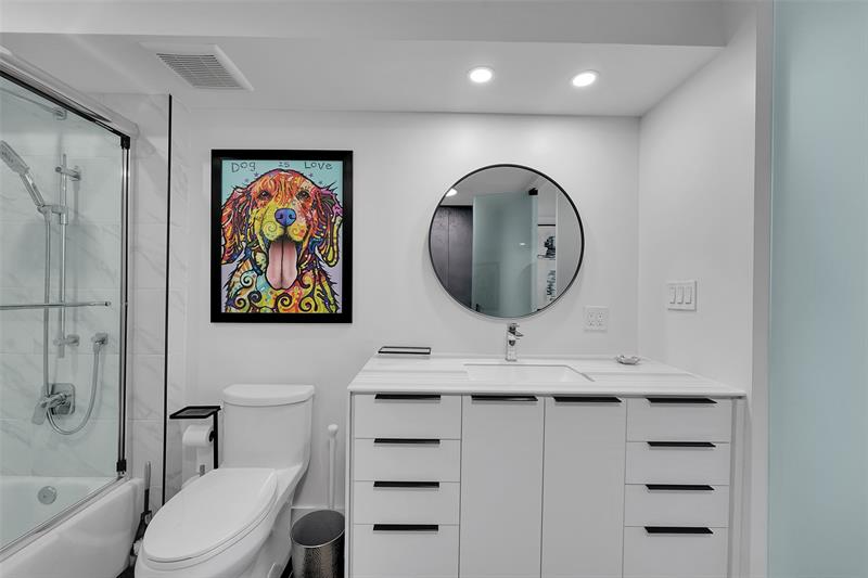 Image 26 of 47 For 405 Ocean Boulevard  306