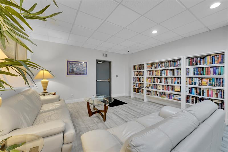 Image 40 of 47 For 405 Ocean Boulevard  306