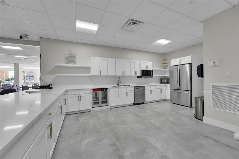 Image 43 of 47 For 405 Ocean Boulevard  306