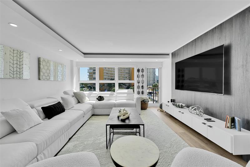 Image 6 of 47 For 405 Ocean Boulevard  306